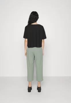 Circular Petite - Trousers -Anna Field Shop 0f9d8fcdf8fa45699183172c2ea7adb1 scaled