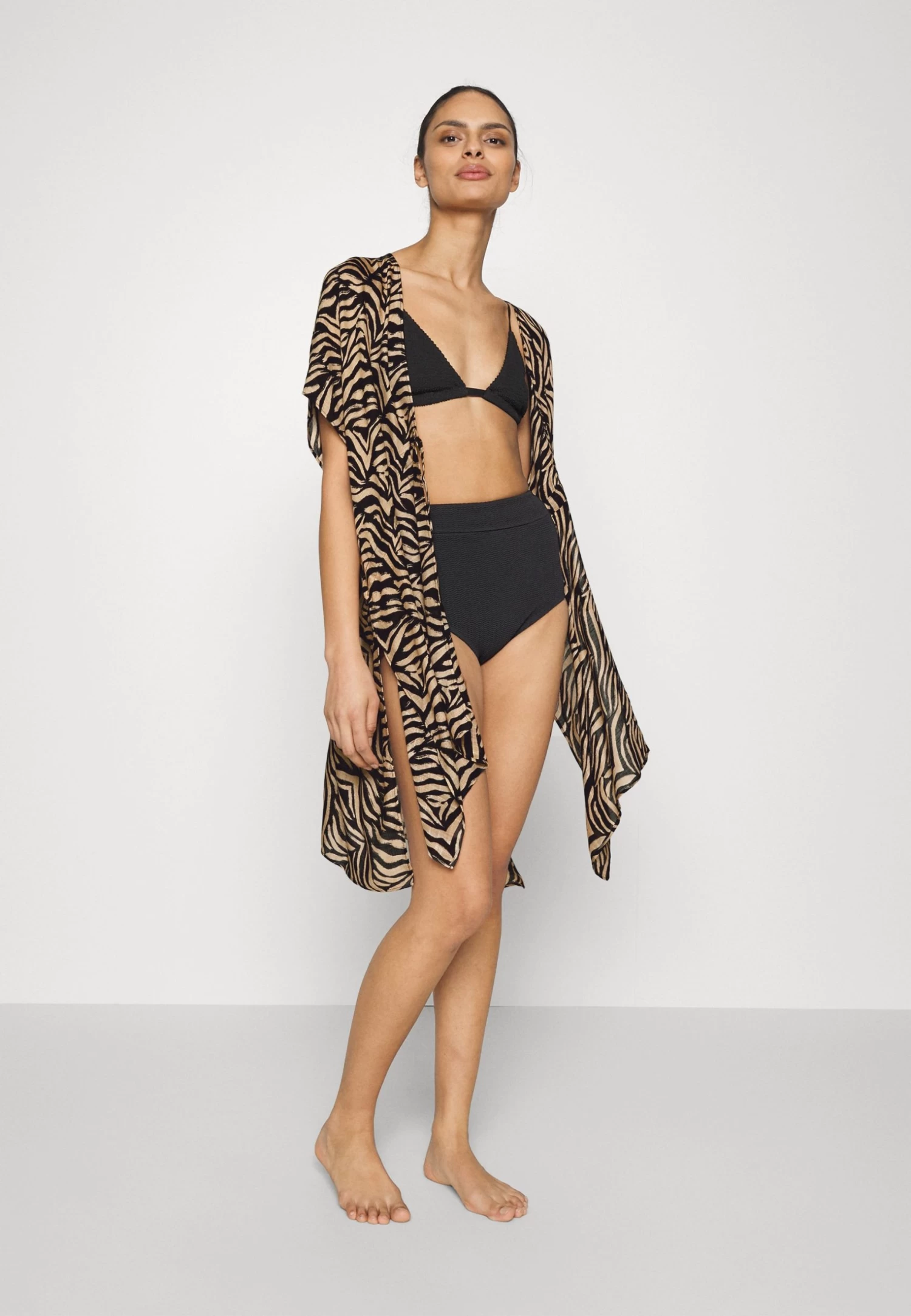 Anna Field Printed Short Kimono / 606 - Khaki_003 - Off-White - Beach Accessory 2 Anna Field Printed Short Kimono / 606 - Khaki_003 - Off-White - Beach Accessory - Image 2