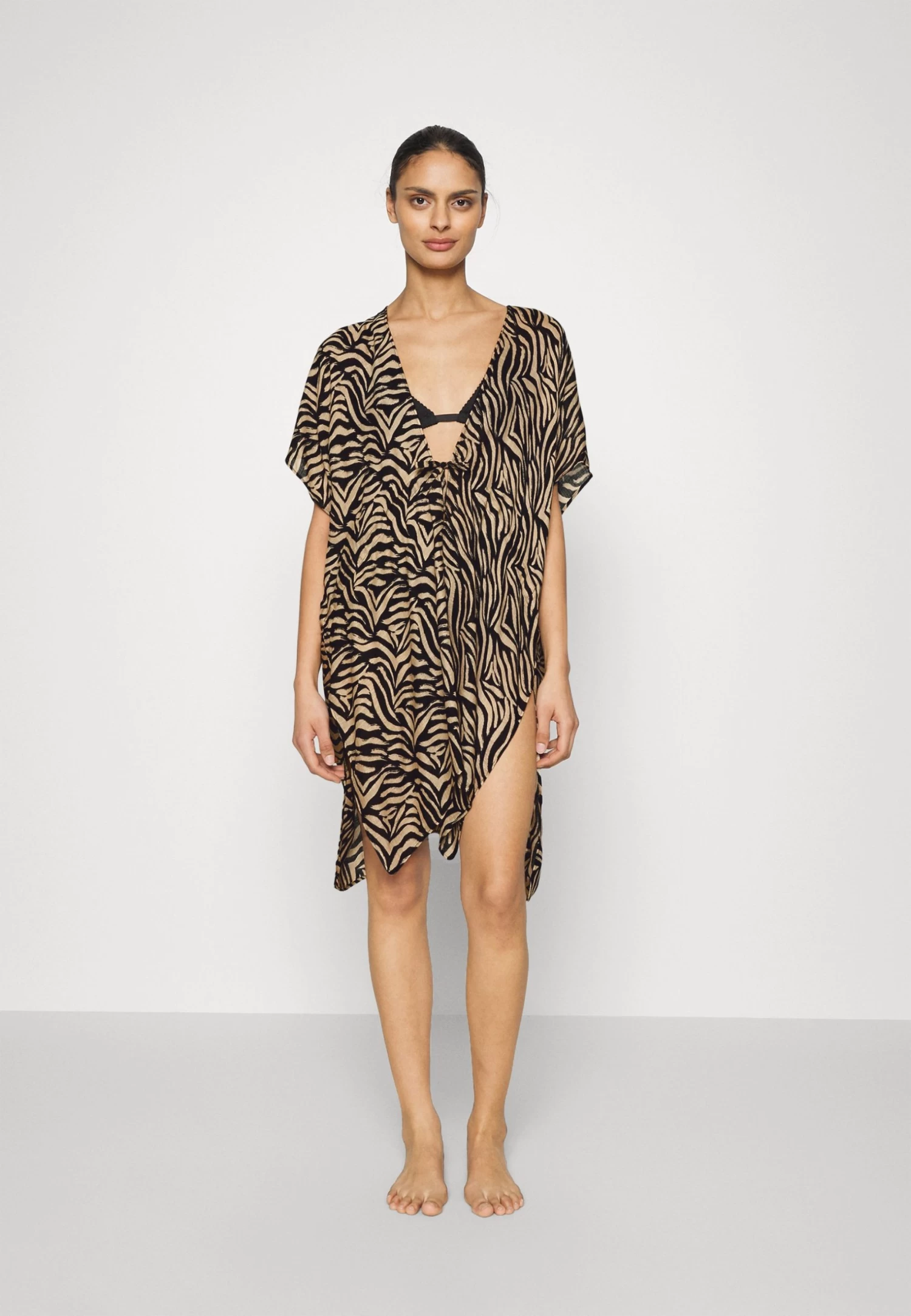 Anna Field Printed Short Kimono / 606 - Khaki_003 - Off-White - Beach Accessory 1 Anna Field Printed Short Kimono / 606 - Khaki_003 - Off-White - Beach Accessory