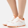Trainers - White/Orange