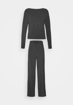 Anna Field Set - Pyjamas 10 Anna Field Set - Pyjamas -Anna Field Shop 34c4b3211e1c41ff8ea8df81296bd993 scaled