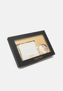 Anna Field Set - Business Card Holder -White 10 Anna Field Set - Business Card Holder -White -Anna Field Shop 4dd37b753ac04661b21ea47b79a57e07 scaled