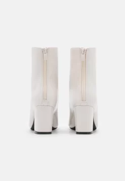 Anna Field Classic Ankle Boots - White -Anna Field Shop 4eec0203fd684d74b9b6dcd3d4827573 scaled