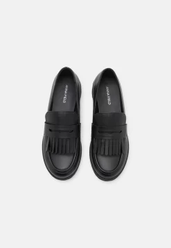Anna Field Slip-Ons - Black 11 Anna Field Slip-Ons - Black -Anna Field Shop 5f6c062e1f314468bf65303ecf44a7b5 scaled