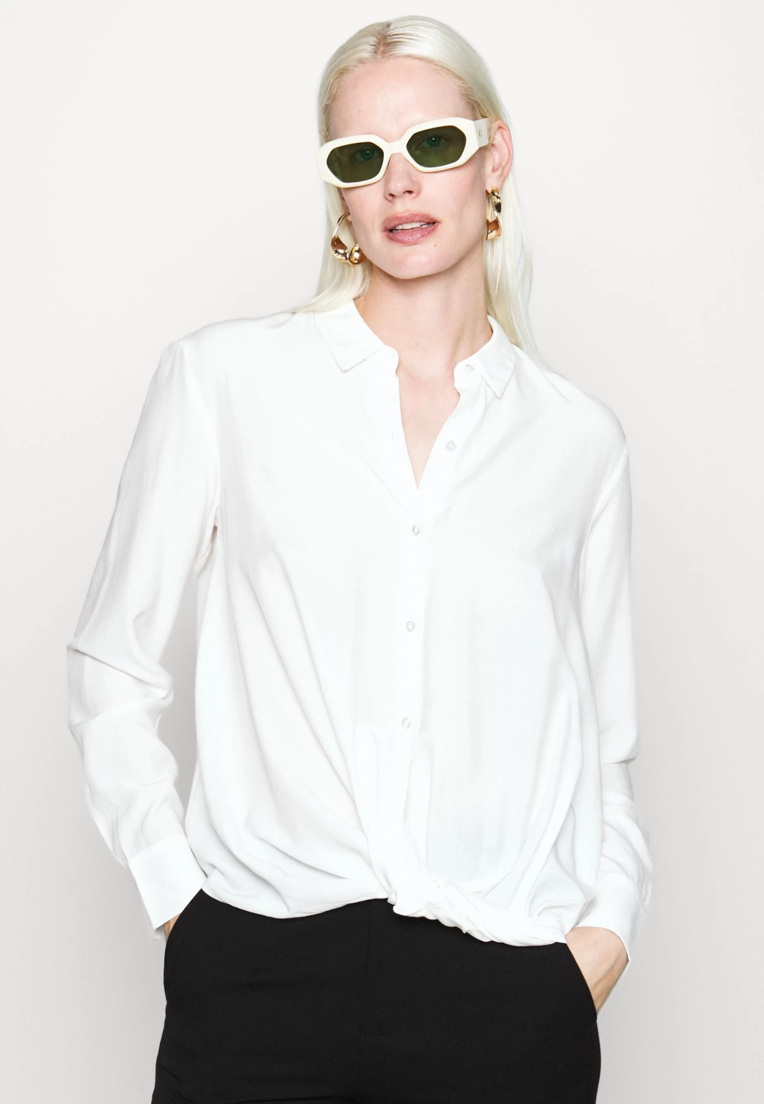 Blouse -White 4 Blouse -White - Image 4