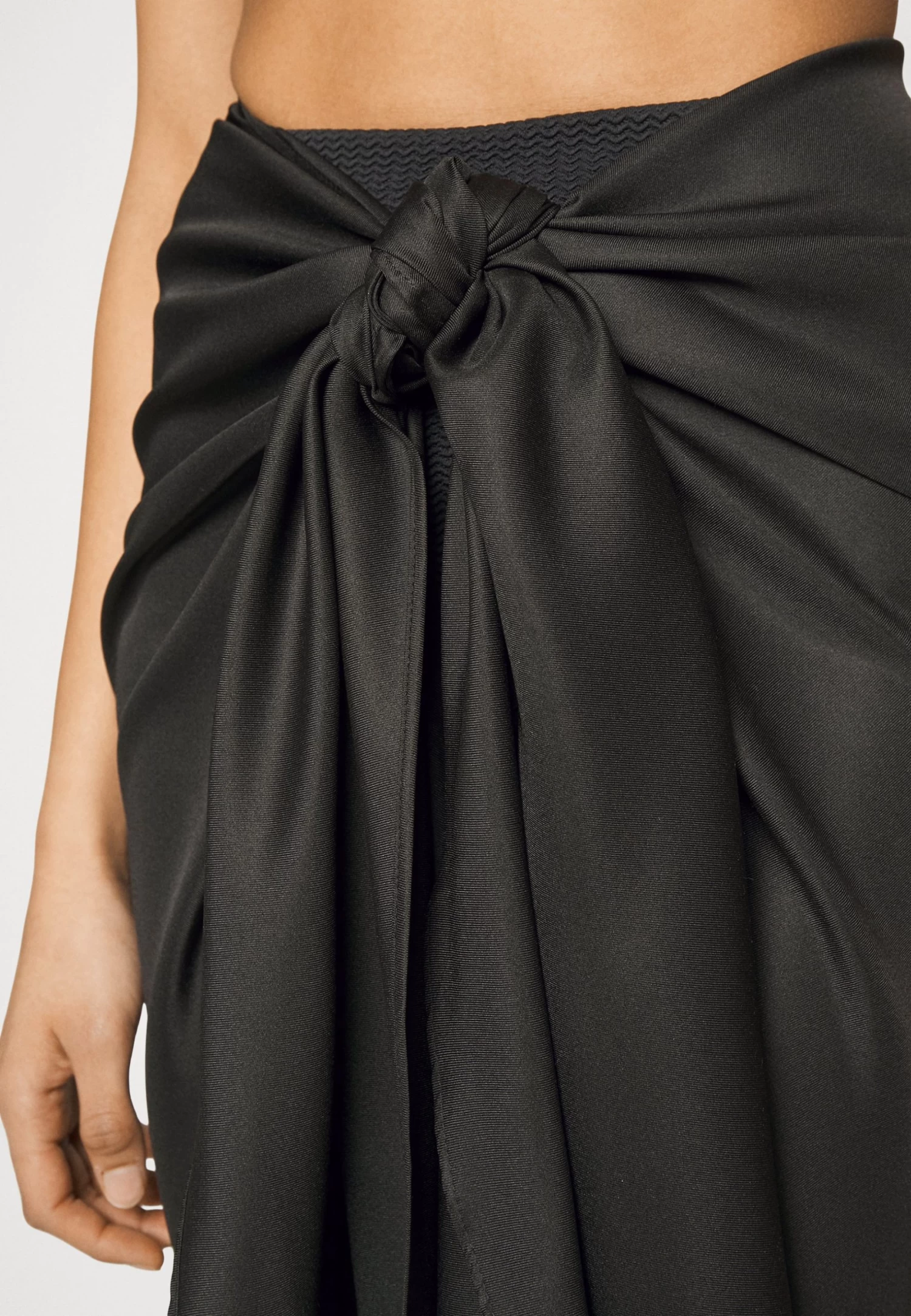 Anna Field Geo Print Sarong / 917 - Multi-Coloured - Wrap Skirt - 802 - Black 5 Anna Field Geo Print Sarong / 917 - Multi-Coloured - Wrap Skirt - 802 - Black - Image 5