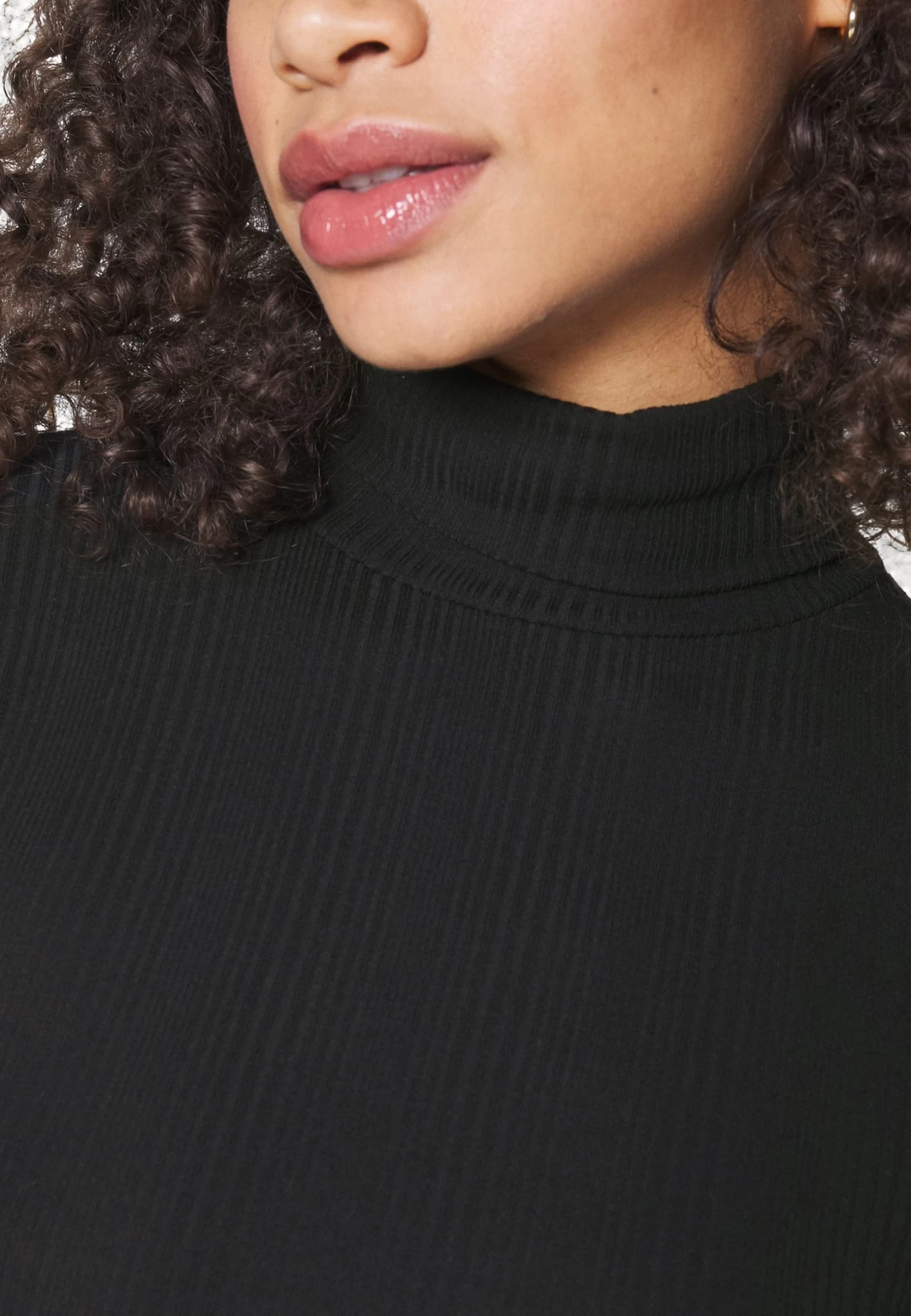 Slim Turtleneck Half Sleeves - Basic T-Shirt - Black 6 Slim Turtleneck Half Sleeves - Basic T-Shirt - Black - Image 6