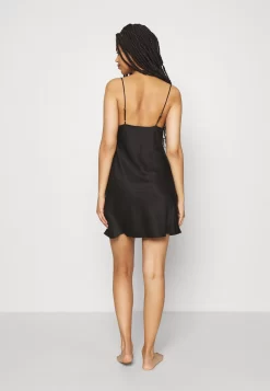 Anna Field Simple Satin Nightie - Nightie - Black 7 Anna Field Simple Satin Nightie - Nightie - Black -Anna Field Shop 7d85babe3d6740eaa999df755abd1162 scaled