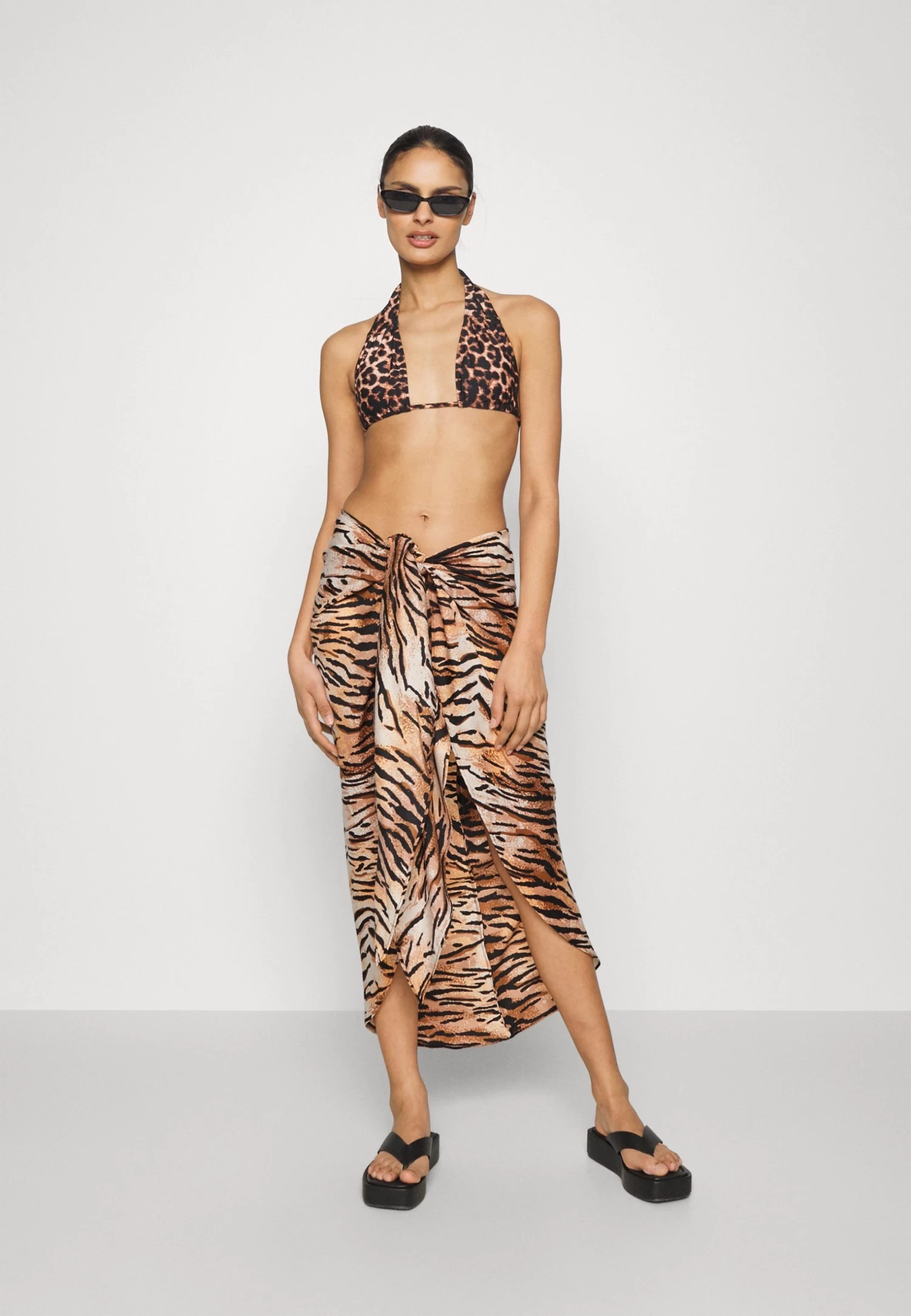 Anna Field Geo Print Sarong / 917 - Multi-Coloured - Wrap Skirt - Multi-Coloured 2 Anna Field Geo Print Sarong / 917 - Multi-Coloured - Wrap Skirt - Multi-Coloured - Image 2