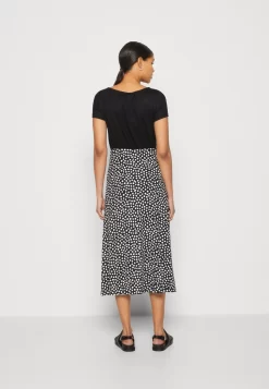 Anna Field Jersey Dress - Black/White -Anna Field Shop a175c6b040214da896386e93104d3371 scaled