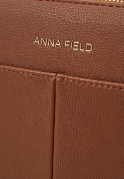 Anna Field Across Body Bag - Cognac 7 Anna Field Across Body Bag - Cognac -Anna Field Shop b6185a91aae042a5b72dd309e5b57c3a scaled
