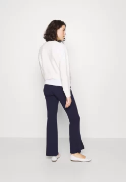 Maternity Business Flare - Tracksuit Bottoms - Dark Blue 7 Maternity Business Flare - Tracksuit Bottoms - Dark Blue -Anna Field Shop d0f4a3f164d64f16a351c1d1c3872fe2 scaled