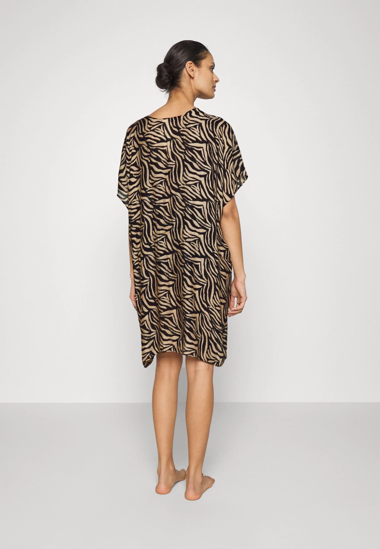 Anna Field Printed Short Kimono / 606 - Khaki_003 - Off-White - Beach Accessory 3 Anna Field Printed Short Kimono / 606 - Khaki_003 - Off-White - Beach Accessory - Image 3